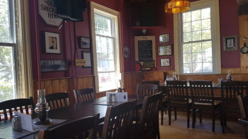 Cornwall's Pub inside