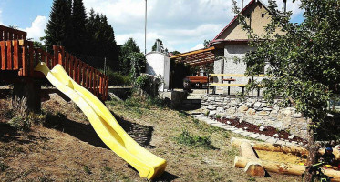 Backstreet Pub Pizza Exterior