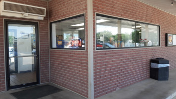 Pizza Hut Windsor outside