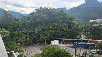 Earth to Table Bread Bar James Exterior