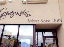 Grodzinski Bakery outside