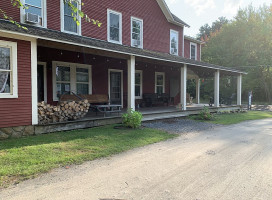 Earth to Table Bread Bar James Exterior