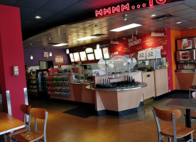 Quiznos inside