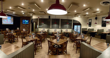 Five Bridges Bar & Grill Innen