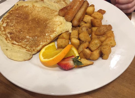 Five Bridges Bar & Grill food