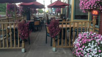 Andre's Seats outside