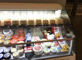 Fromagerie Victoria inside