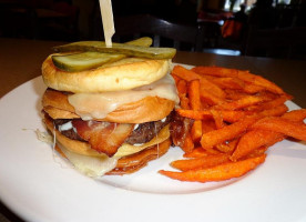 Moose Mulligans Public Eatery Comida