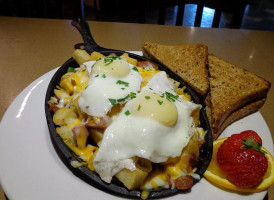 Moose Mulligans Public Eatery Comida