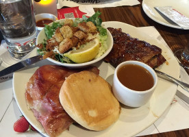 Rôtisserie St-hubert food