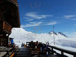 Pizzeria Farnham outside