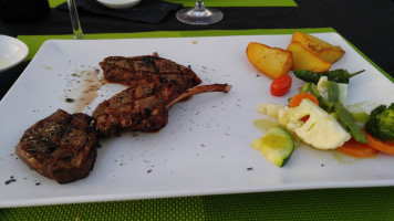 Moose Mulligans Public Eatery Comida