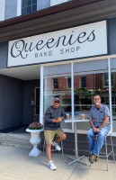 Queenies Bake Shop outside