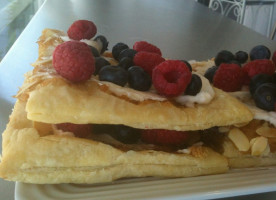 Queenies Bake Shop food