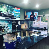 Break N Wings Ajax inside