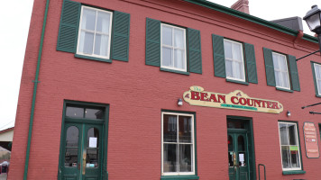 The Vic Cafe outside
