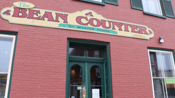 The Vic Cafe outside