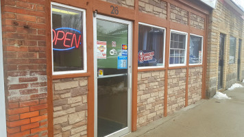 Sams Broasted Chicken Exterior