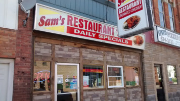 Sams Broasted Chicken Exterior