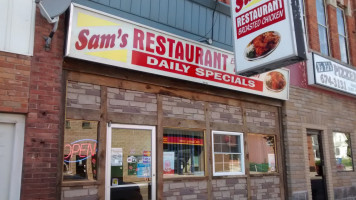 Sams Broasted Chicken Exterior