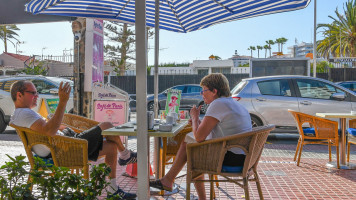 Tim Hortons Exterior