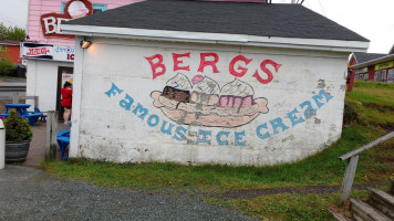 Berg's Famous Ice Cream outside