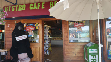 Mike's Place outside