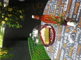 Sully's Ice Cream Parlour outside