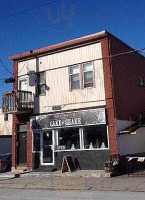 Hollands Cake And Shake outside