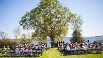 The Dining Room At Eganridge Resort Exterior