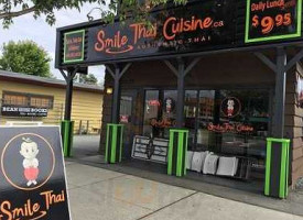 Smile Thai Cuisine outside