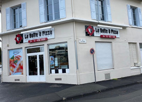 The Village Taphouse outside
