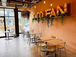 Boardwalk Burgers Dentro