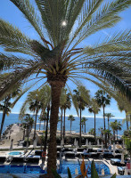 Au Grille Pain Exterior