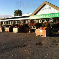 Garden Market outside