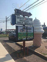 Starlite Diner Dairy Exterior