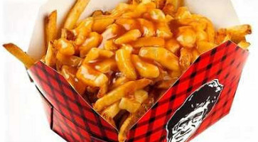 Smoke's Poutinerie Comida