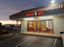 Boston Pizza outside