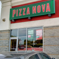 Pizza Nova Outside
