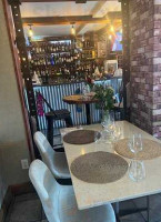 Dolci Thai Bistro inside