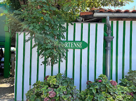 Three Monks And A Duck Extérieur