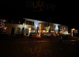 The Upper Deck Taphouse Grill outside