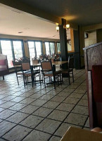 Iggy's Pub & Grub Dentro