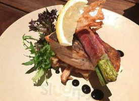 Cosmo's Tavern food