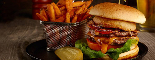 Pickle Barrel Yonge Eglinton Comida