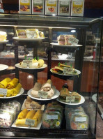 Pickle Barrel Yonge Eglinton Dentro