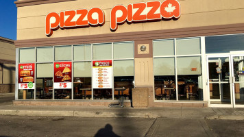 Pizza Pizza outside