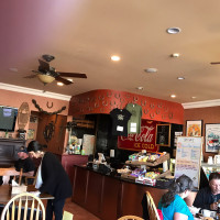 Lucky's Smokehouse inside