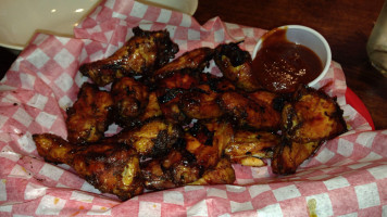 Lucky's Smokehouse food