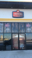 Broncos Pub And Grill Esterno